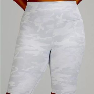 Lululemon - NWT - Under Wonder Incognito Camo Jacquard Alpine White - size 12